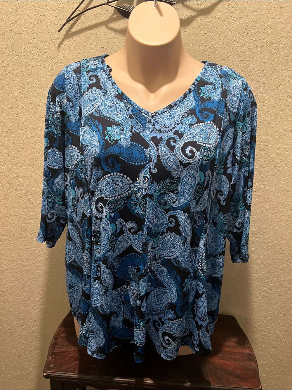 Roz & Ali Blue Paisley V-Neck Blouse